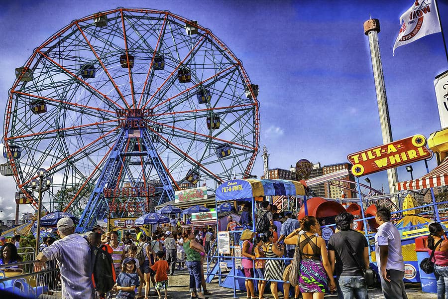 Barraquinhas do parque Coney Island em Nova York 