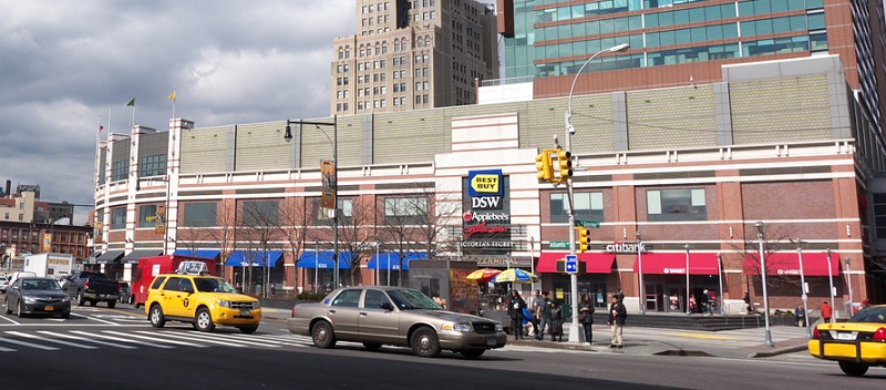 Fachada do shopping Atlantic Terminal Mall em Nova York