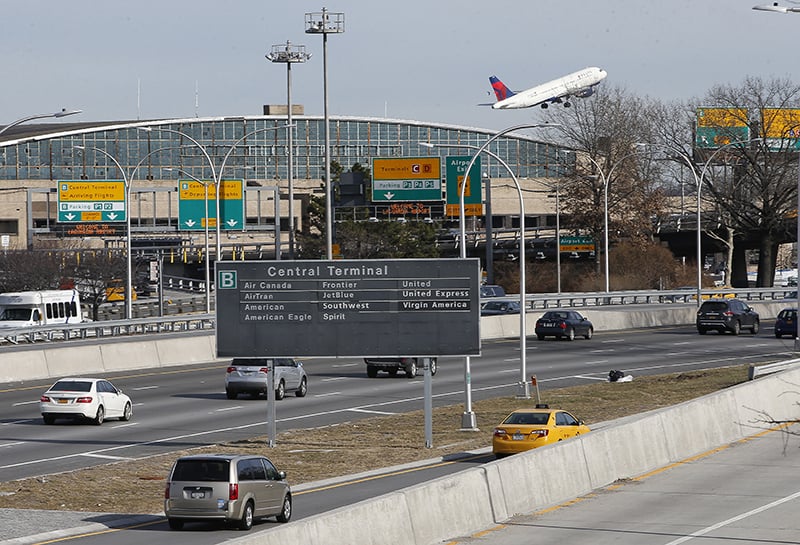 Entrada do Aeroporto Internacional LaGuardia em Nova York