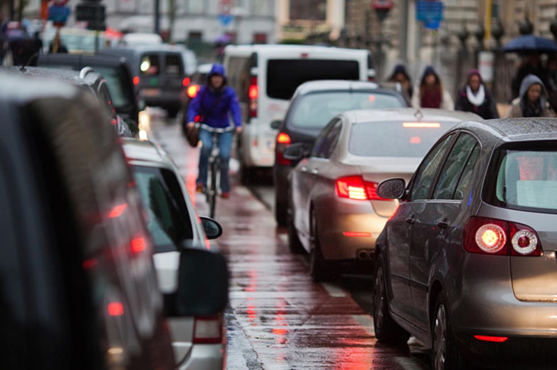 Trânsito de carros na Filadélfia