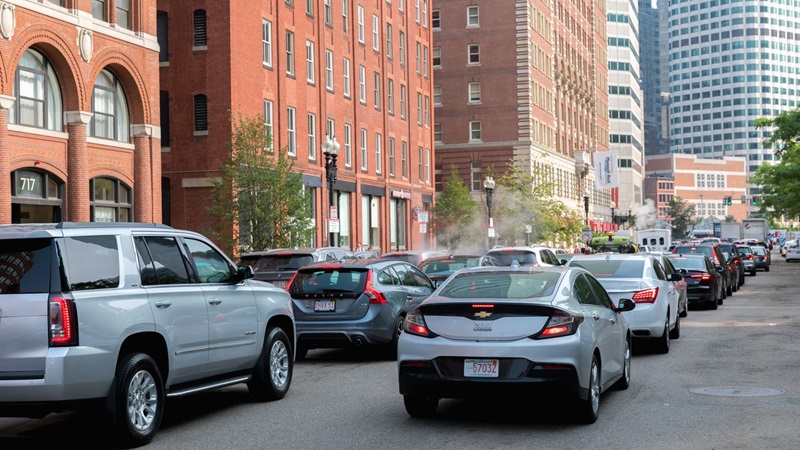 Trânsito de carros em Boston