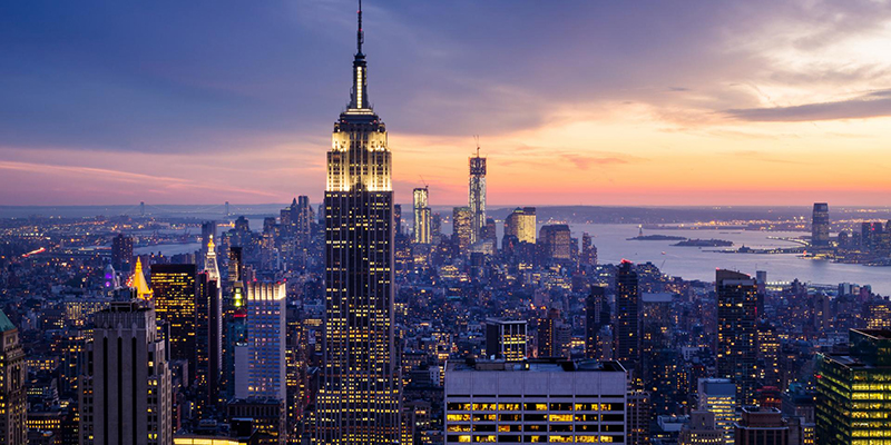 Pôr do sol no Empire State Building em Nova York