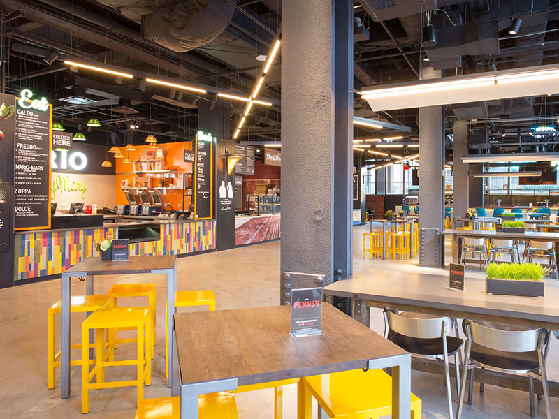 Interior do The Pennsy Food Hall em Nova York