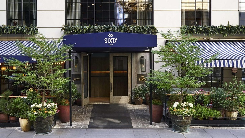 Entrada do hotel SIXTY no bairro SoHo em Nova York