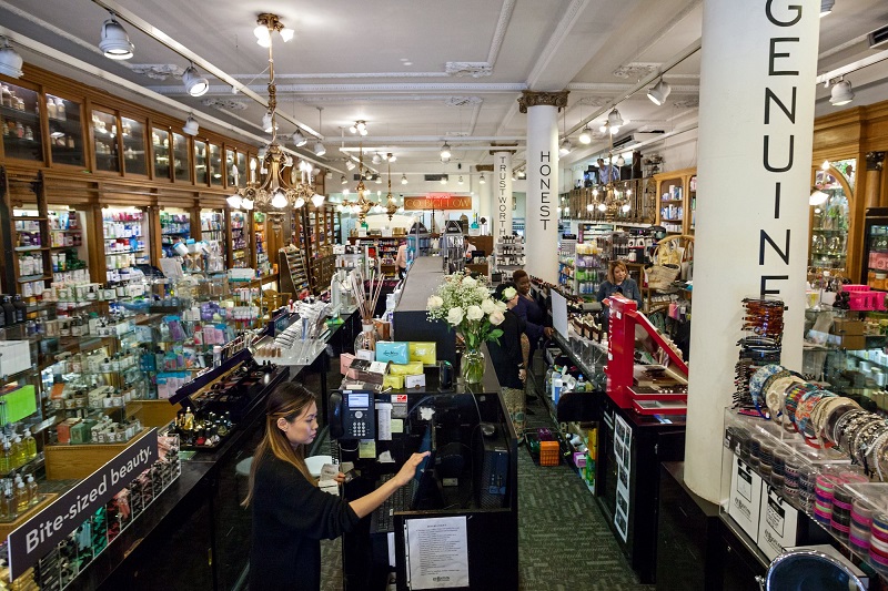 Corredor da loja Bigelow Apothecary em Nova York