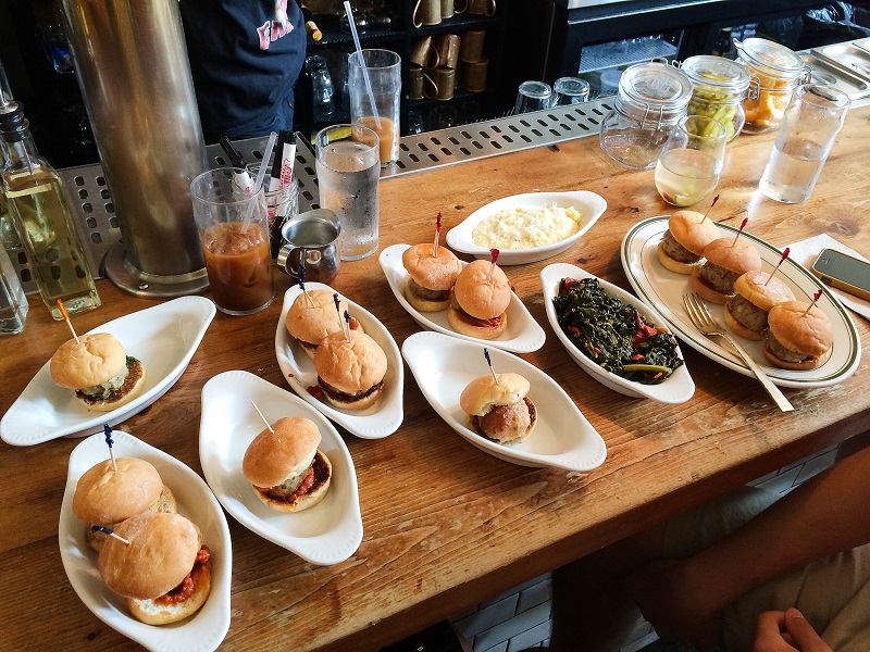 Sanduíches de almôndega na The Meatball Shop