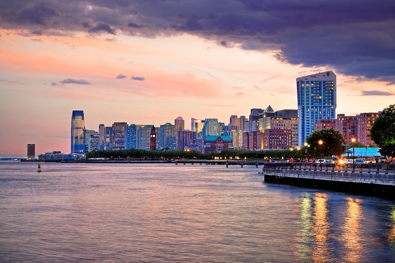 Costa da cidade de Jersey City em Nova Jersey