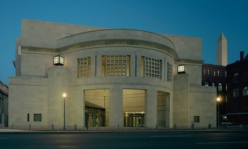 Entrada do museu Holocaust Memorial Museum em Washington