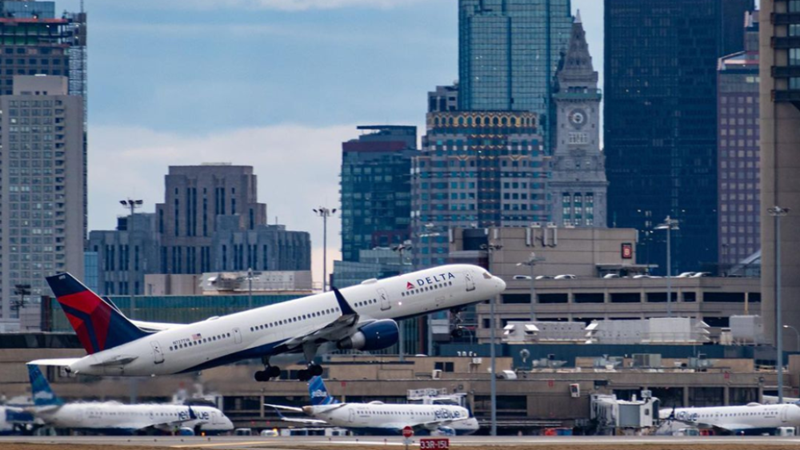 Avião decolando em Boston