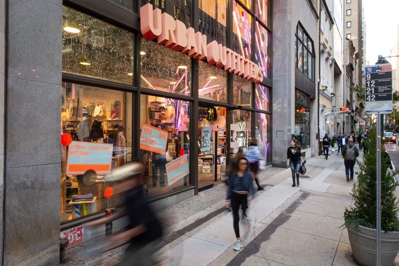 Loja Urban Outfitters na rua Rittenhouse Row na Filadélfia