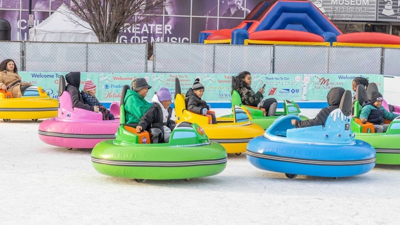 Crianças brincando na cidade de Newark em Nova Jersey